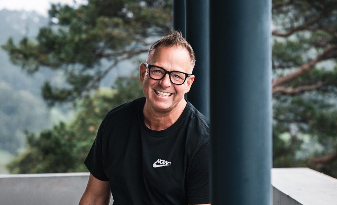 Tom Novy House Works album cover – House Music celebration